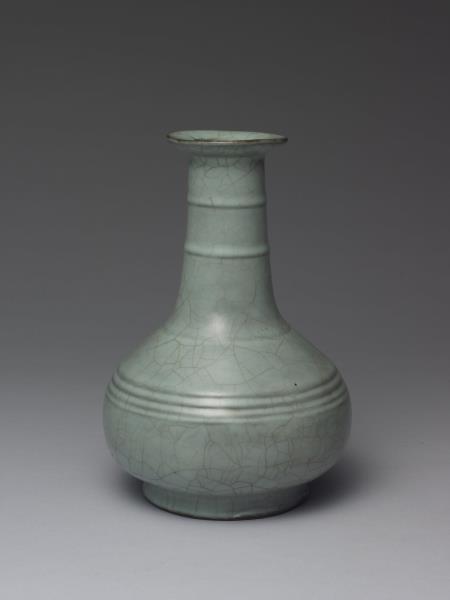 青瓷盤口弦紋壺