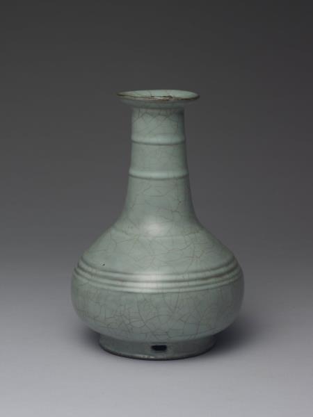 青瓷盤口弦紋壺