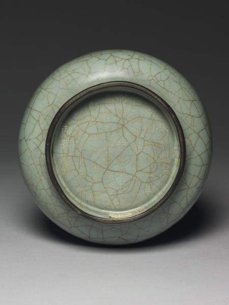 青瓷盤口弦紋壺