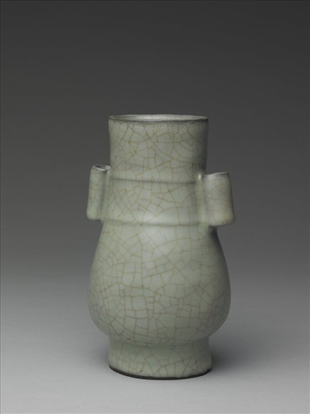 南宋官窯 青瓷貫耳壺