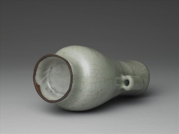南宋官窯 青瓷貫耳壺