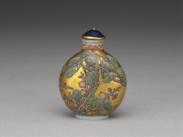 玻璃胎畫琺瑯金地歲寒三友圖鼻煙壺