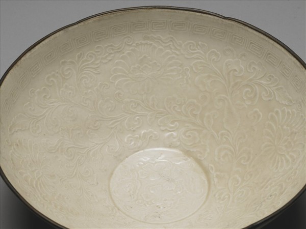 定窯 印花葵花菊紋花口碗