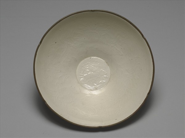 定窯 印花蓮塘浴鵝紋碗