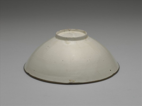 定窯 印花蓮塘浴鵝紋碗