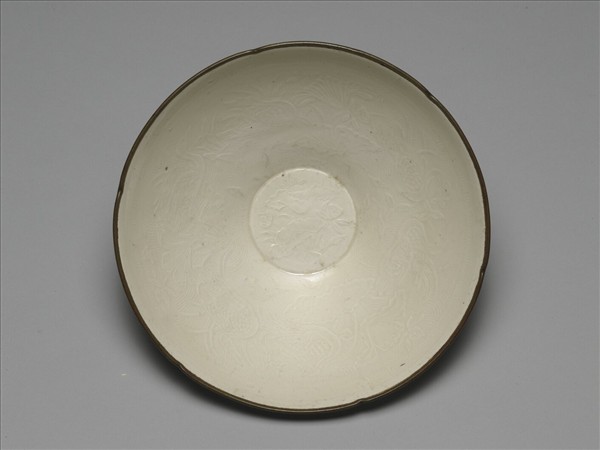 定窯 印花蓮塘浴鵝紋碗