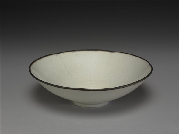  景德鎮窯系 青白瓷劃花芙蓉葵花式碗