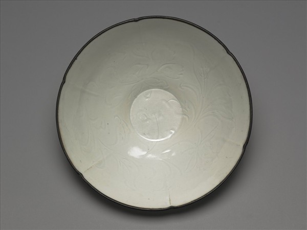  景德鎮窯系 青白瓷劃花芙蓉葵花式碗