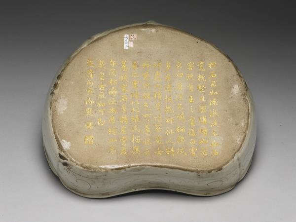 定窯系 白瓷劃花如意枕