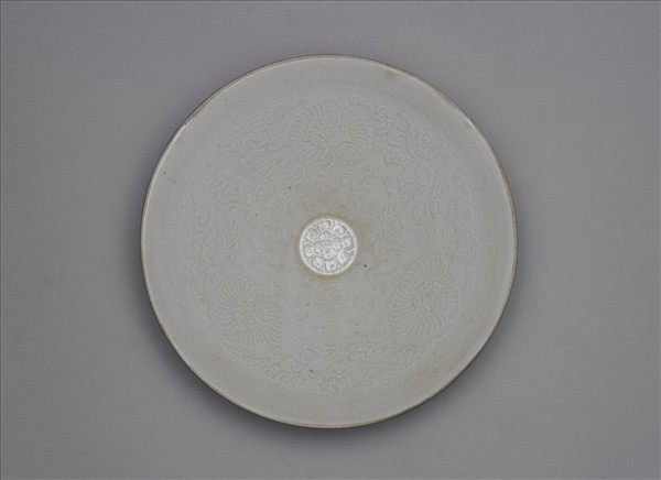 定窯 白瓷印花纏枝菊花紋碗