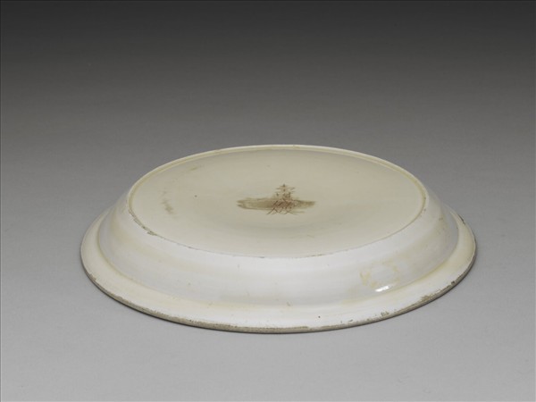 定窯 白瓷劃花螭紋折沿盤