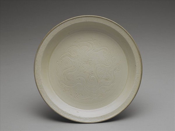 定窯 白瓷劃花螭紋折沿盤