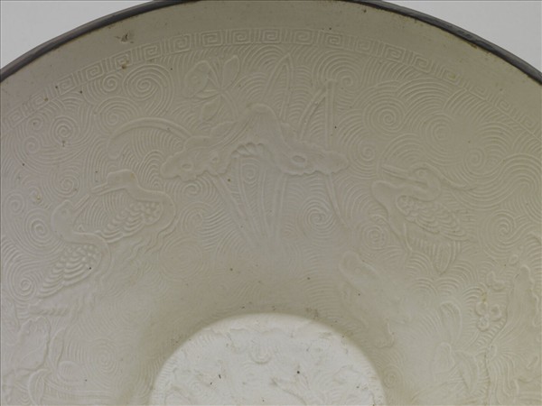 定窯 白瓷印花荷塘鷺鷥雙魚紋碗