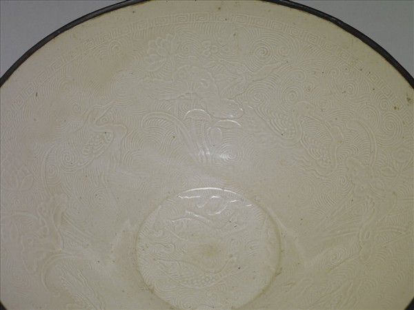 定窯 白瓷印花荷塘鷺鷥雙魚紋碗