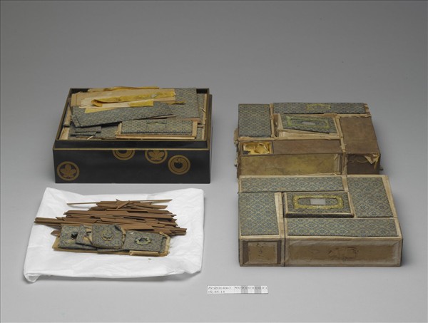 嵌銅玉裱錦三層紙盒