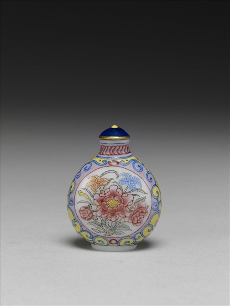 玻璃胎畫琺瑯花卉紋鼻煙壺