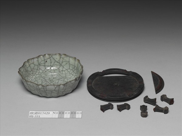 哥窯 青瓷葵花式洗