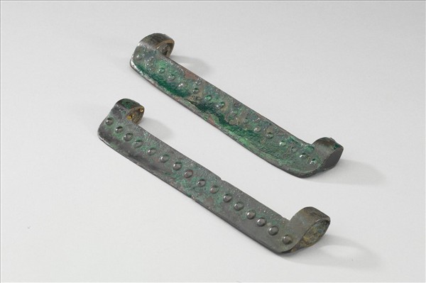 乳丁紋有銎銅刀