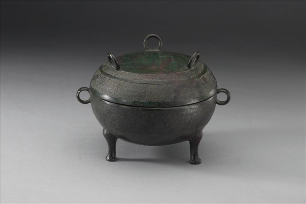 蟠虺紋鼎
