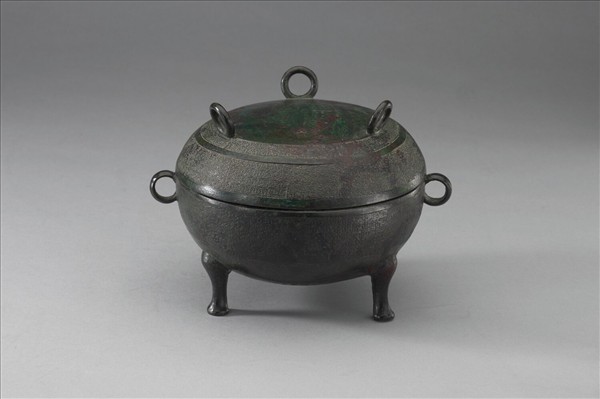 蟠虺紋鼎
