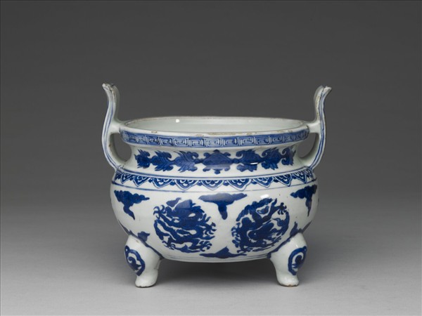 青花龍紋鼎式爐