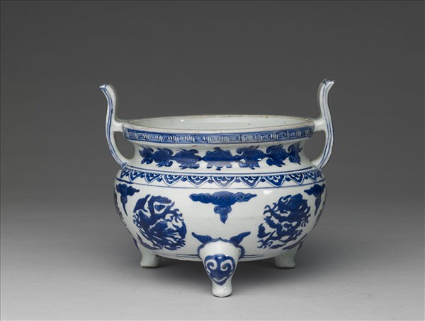 青花龍紋鼎式爐