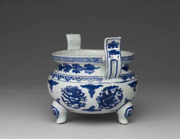 青花龍紋鼎式爐