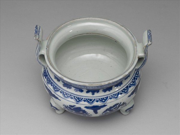 青花龍紋鼎式爐