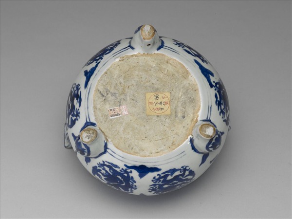 青花龍紋鼎式爐