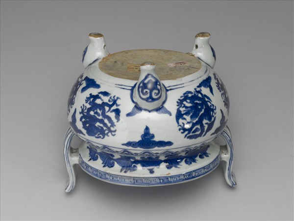青花龍紋鼎式爐