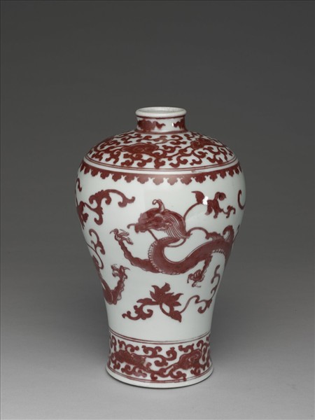 釉裡紅纏枝靈芝龍紋梅瓶