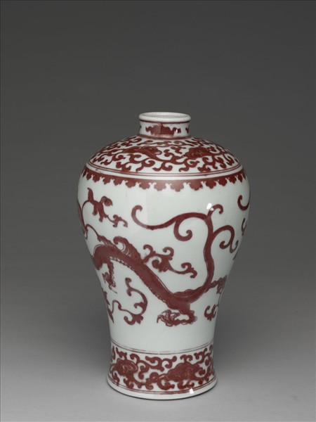 釉裡紅纏枝靈芝龍紋梅瓶