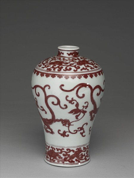 釉裡紅纏枝靈芝龍紋梅瓶