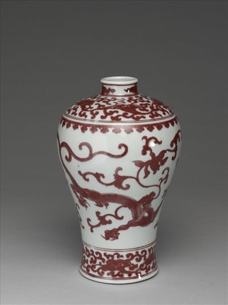 釉裡紅纏枝靈芝龍紋梅瓶