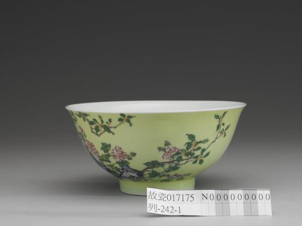 琺瑯彩綠地芙蓉桂花碗