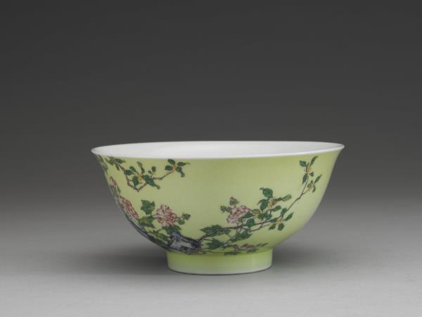 琺瑯彩綠地芙蓉桂花碗