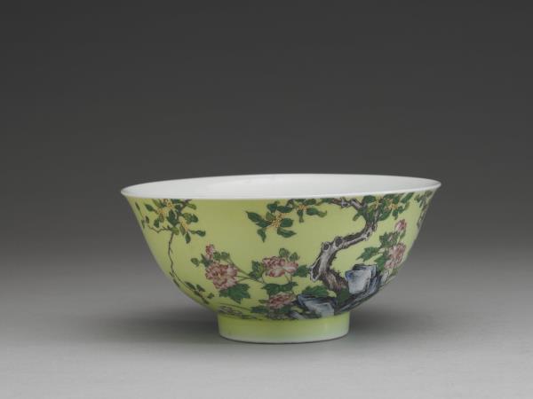 琺瑯彩綠地芙蓉桂花碗