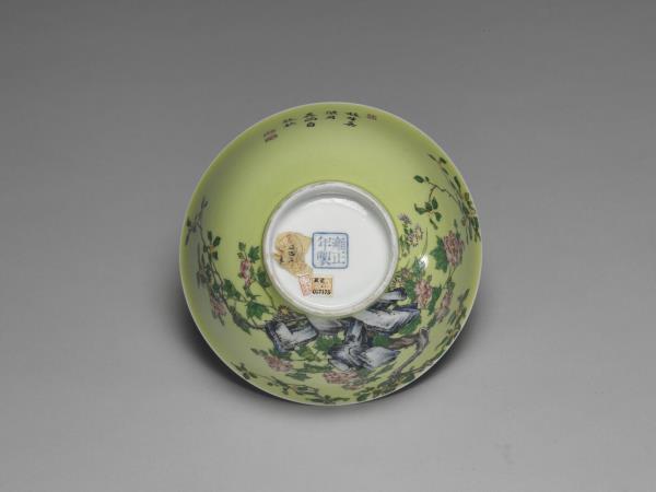 琺瑯彩綠地芙蓉桂花碗