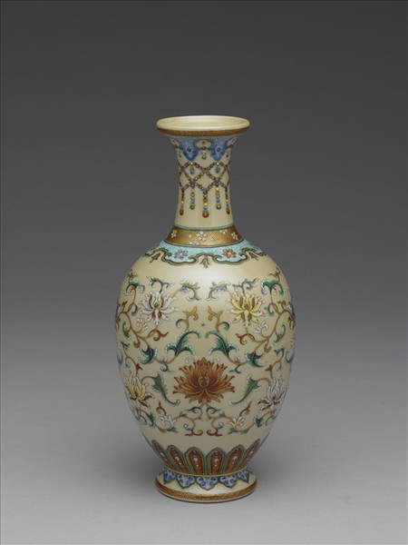 瓷胎洋彩番花觀音瓶