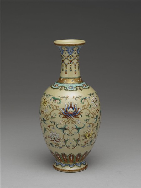 瓷胎洋彩番花觀音瓶