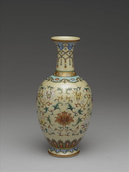 瓷胎洋彩番花觀音瓶