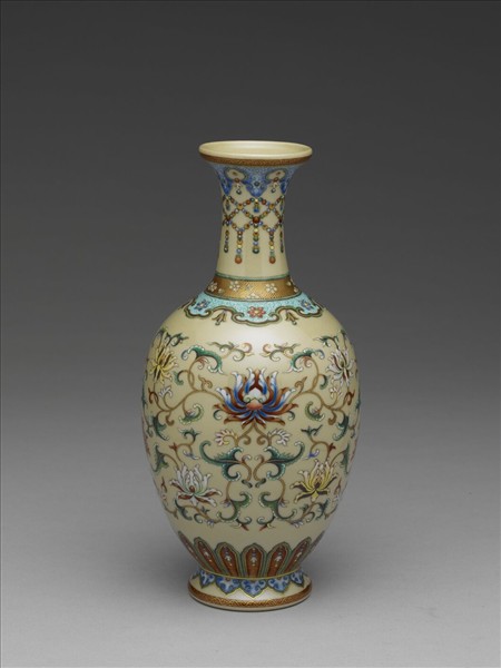 瓷胎洋彩番花觀音瓶