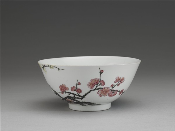 琺瑯彩梅花紋碗