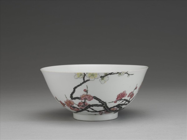 琺瑯彩梅花紋碗