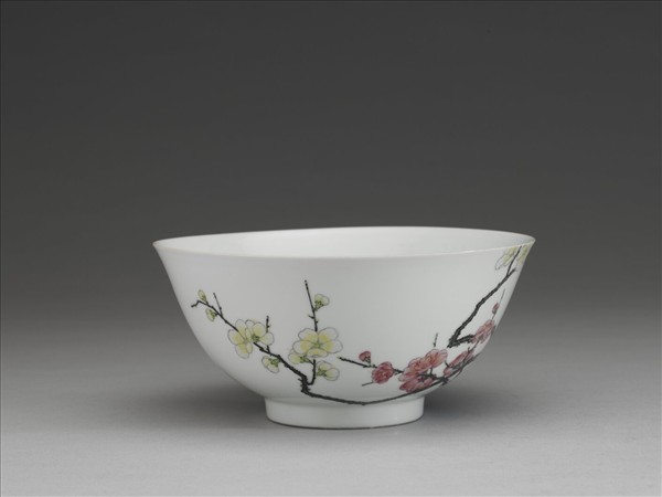 琺瑯彩梅花紋碗