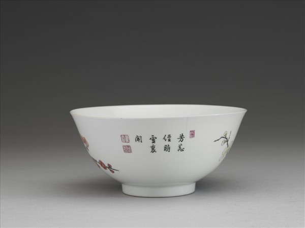 琺瑯彩梅花紋碗