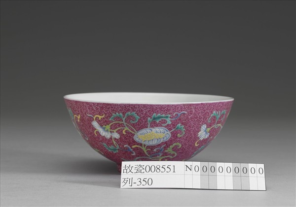 洋彩紅錦地花果紋碗