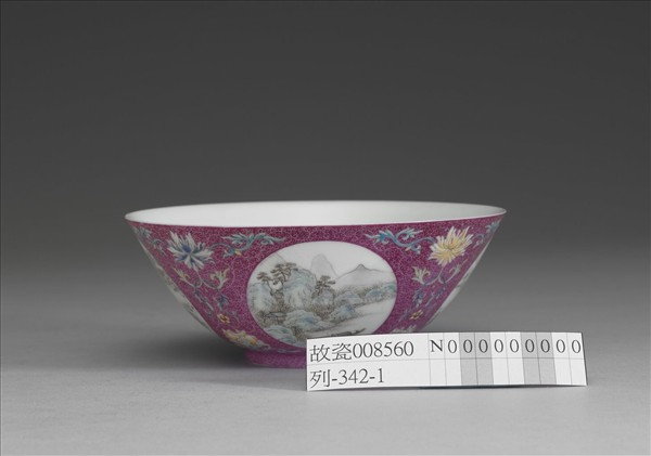 洋彩紅錦地開光山水圖碗