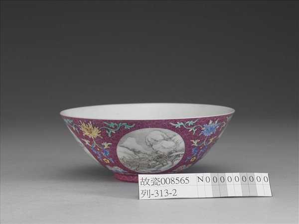 洋彩紅錦地開光山水圖碗