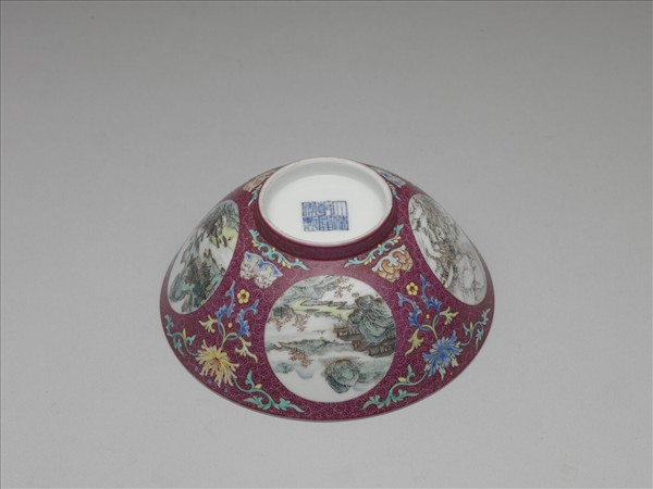 洋彩紅錦地開光山水圖碗